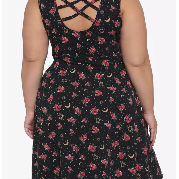 Hot Topic Roses & Celestial Bodies Strappy Back Mini Dress Plus Size 2X - Picture 3 of 7